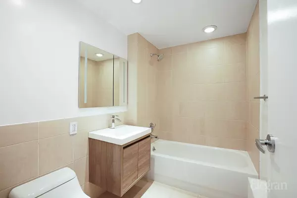 Brooklyn, NY 11201-0034,53 Boerum Pl #8F