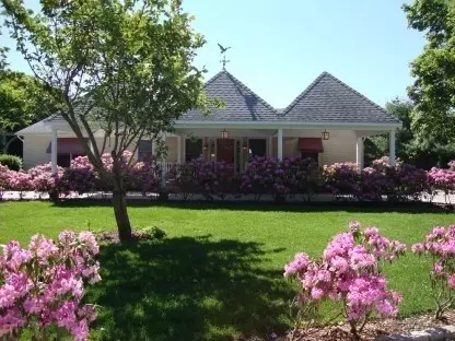 Water Mill, NY 11976,110 Montauk Hwy