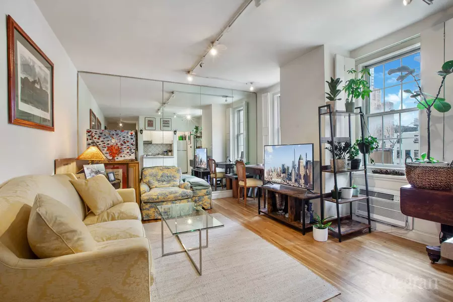 172 E 61st St #4B, New York, NY 10065