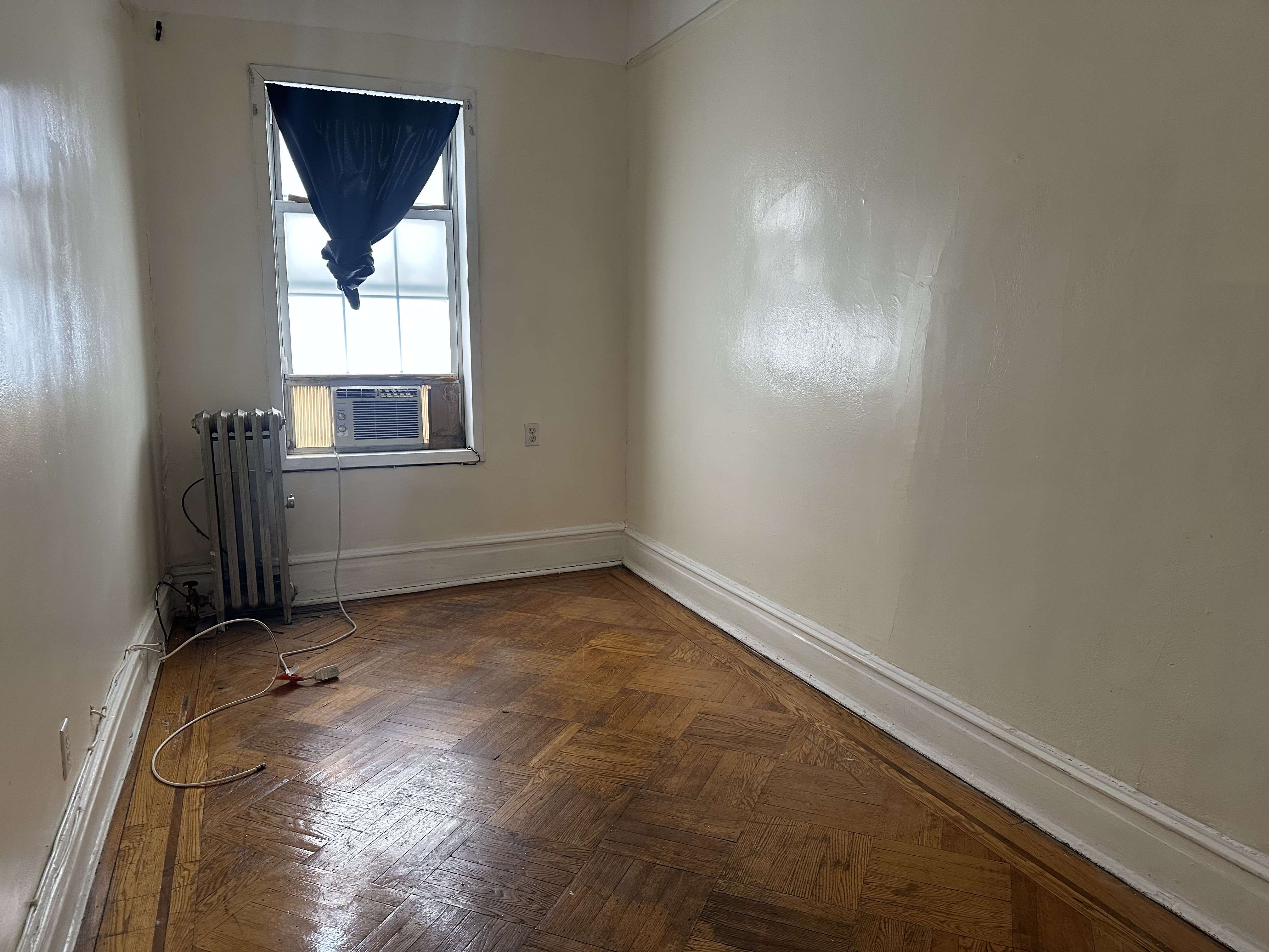 28-18 41st Avenue 2R Long Island City Queens NY 11103