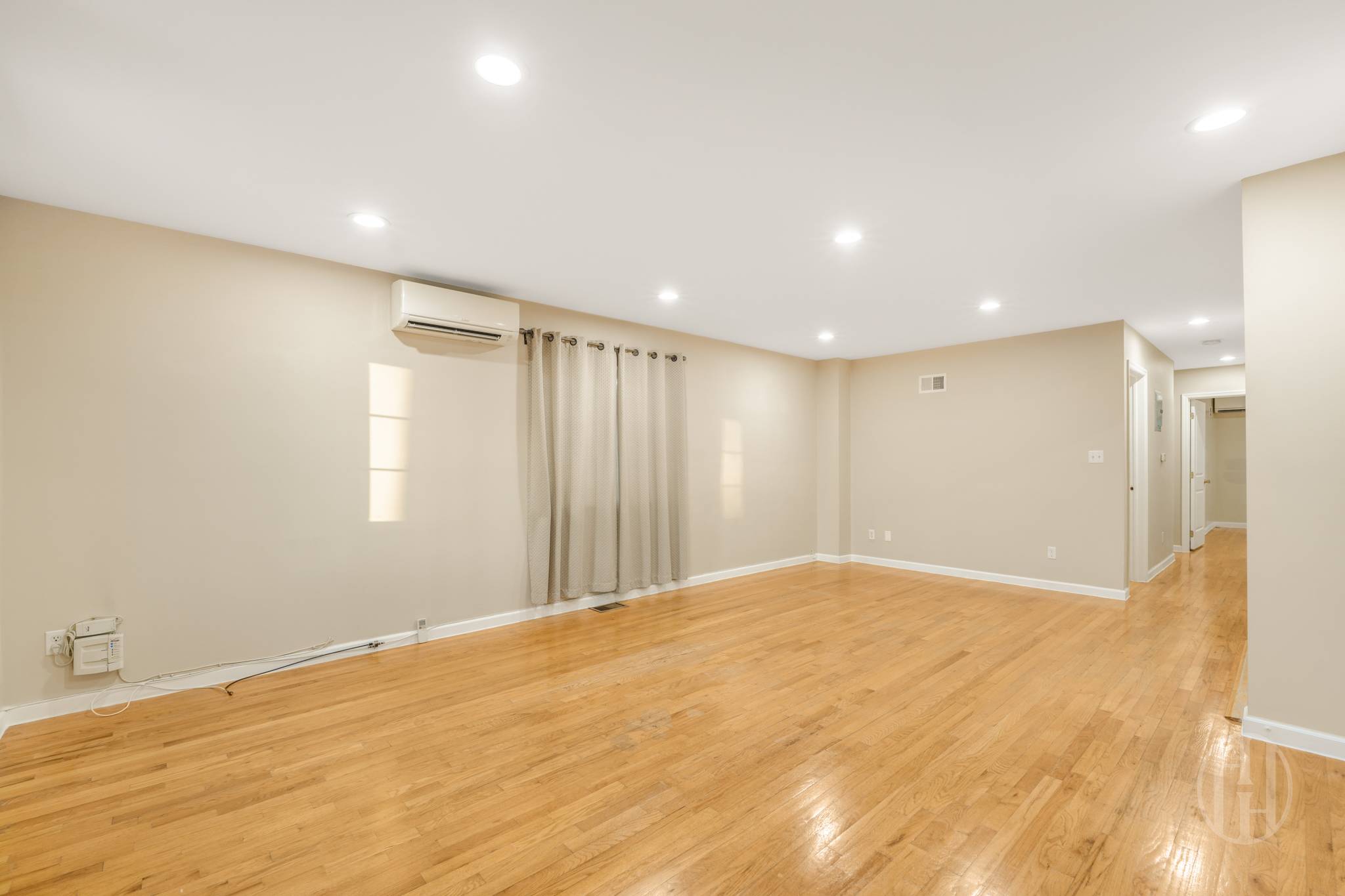 88-10 70th Road 1 Forest Hills Queens NY 11375