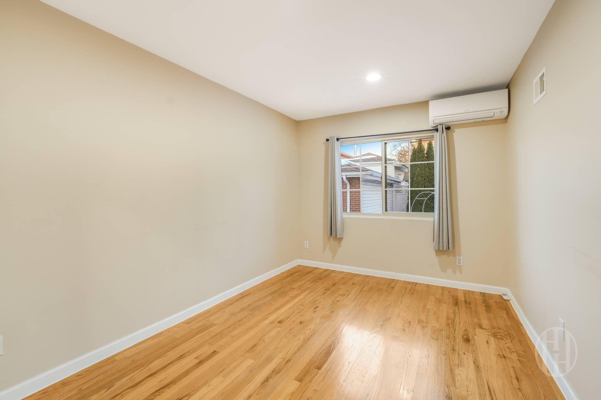 88-10 70th Road 1 Forest Hills Queens NY 11375