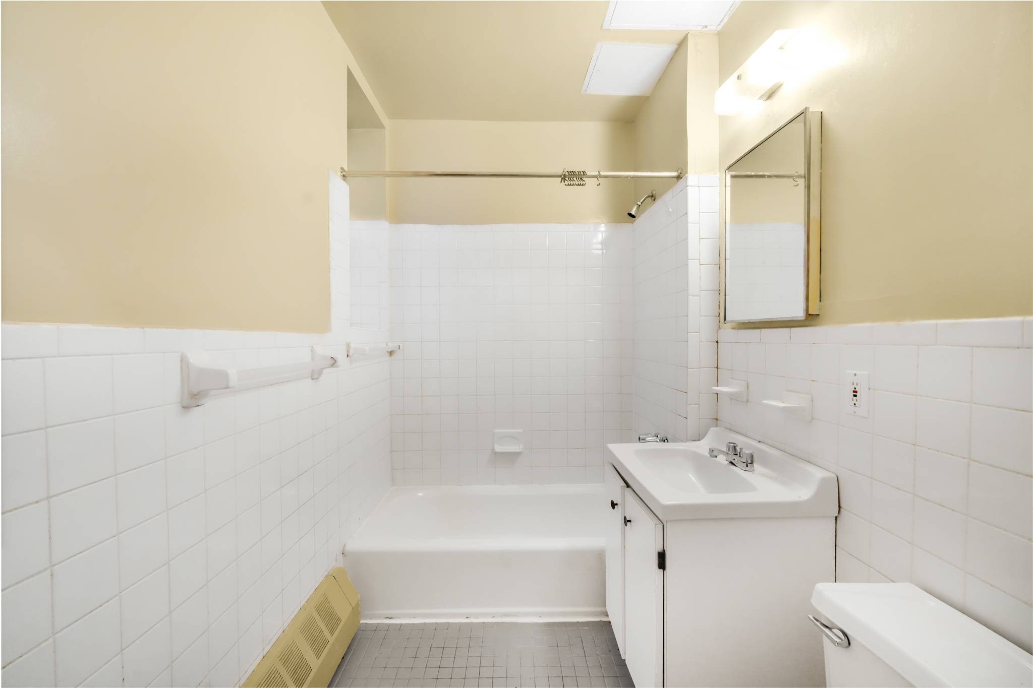 472 Bainbridge Street 1B Stuyvesant Heights Brooklyn NY 11233