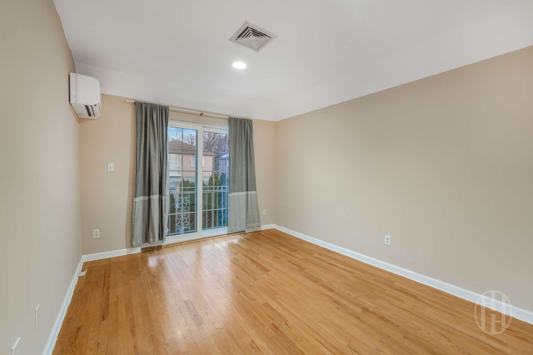 88-10 70th Road 2 Forest Hills Queens NY 11375