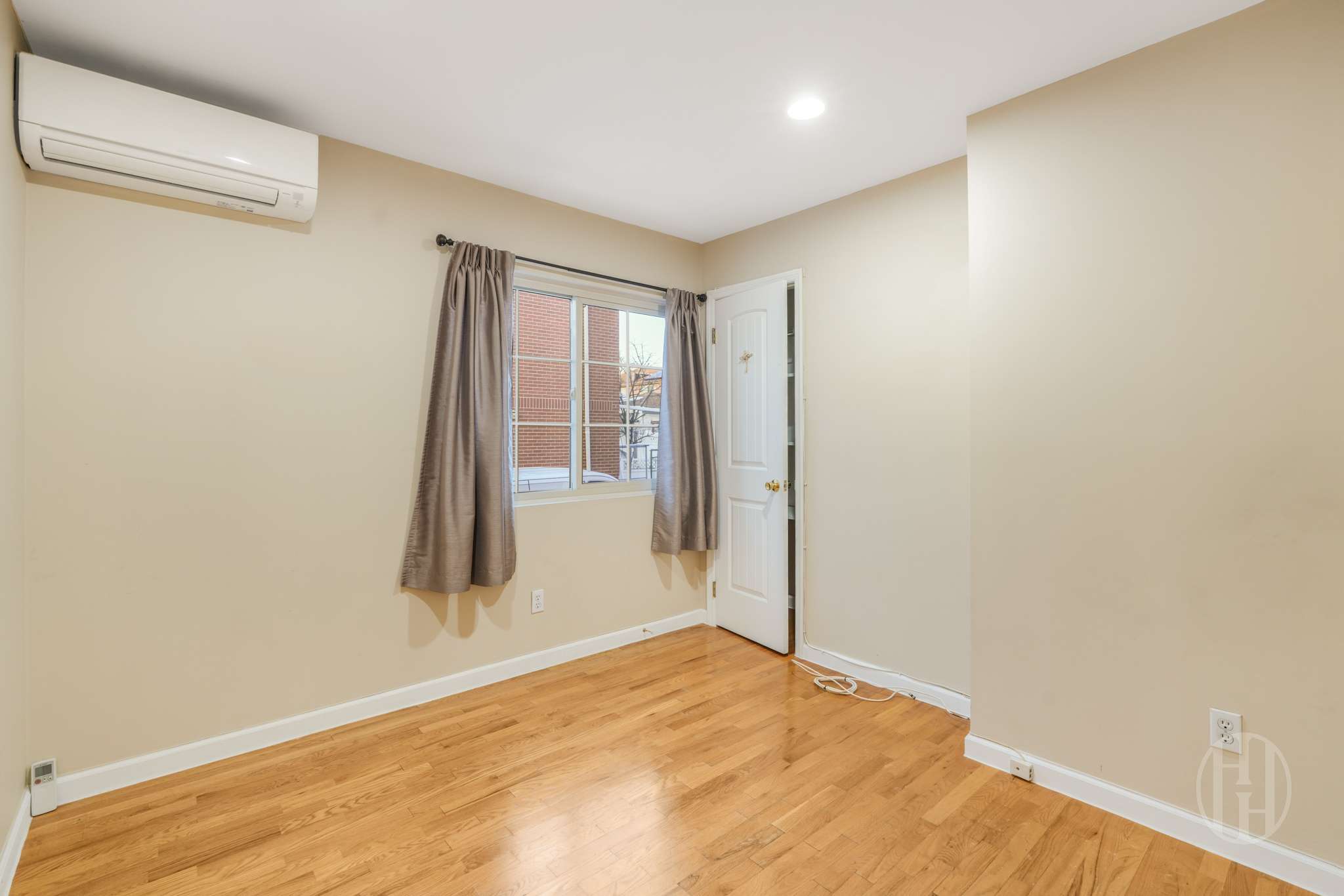 88-10 70th Road 1 Forest Hills Queens NY 11375