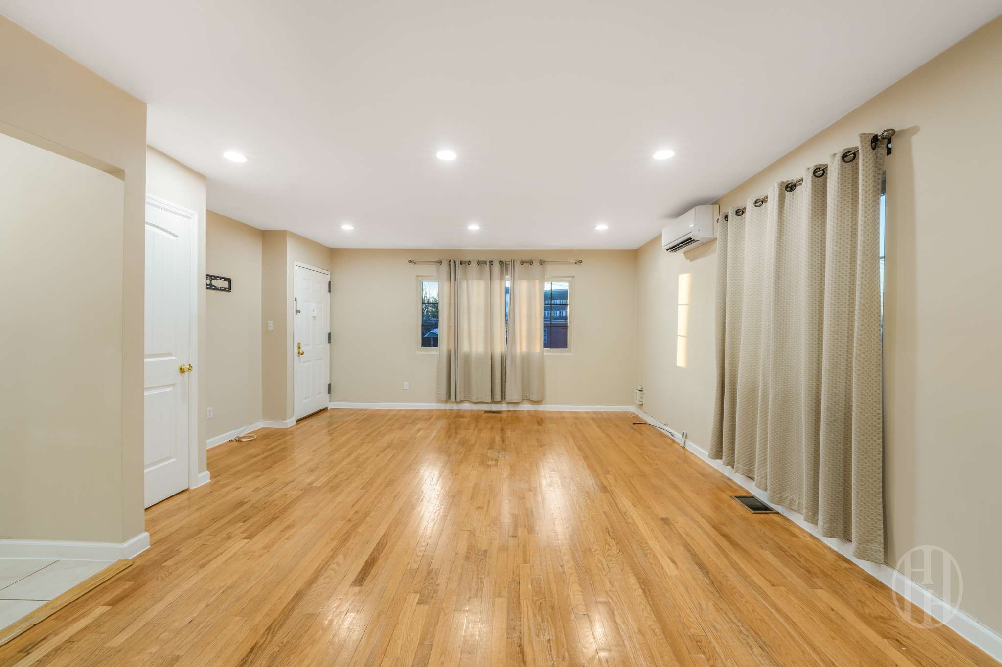 88-10 70th Road 1 Forest Hills Queens NY 11375