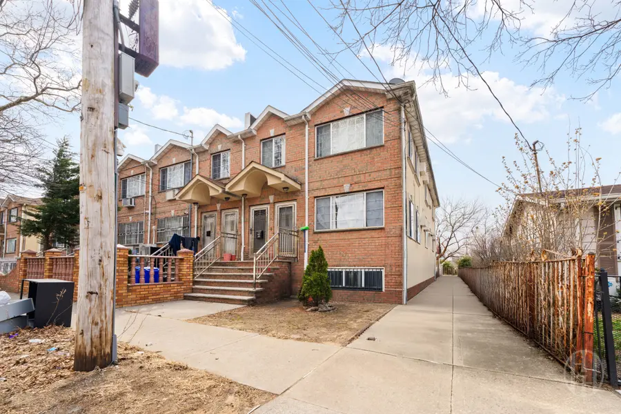 109-32 156th St, Jamaica, NY 11433