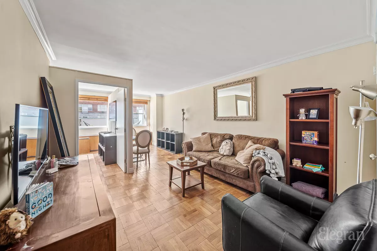 New York, NY 10021,200 E 74th St #2G