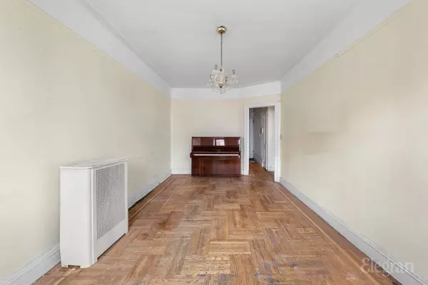 Jackson Heights, NY 11372,37-16 83rd St #4B