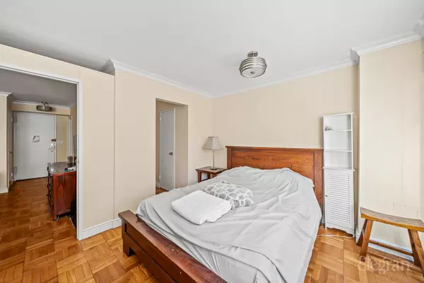 New York, NY 10021,200 E 74th St #2G