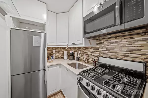 New York, NY 10021,200 E 74th St #2G
