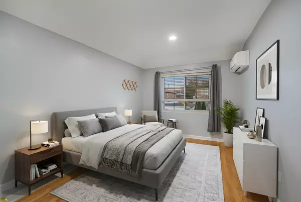 Forest Hills, NY 11375,88-10 70th Rd #2