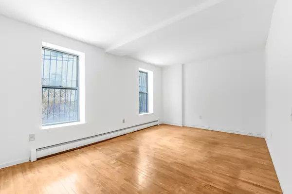 Brooklyn, NY 11233,472 Bainbridge St #1B