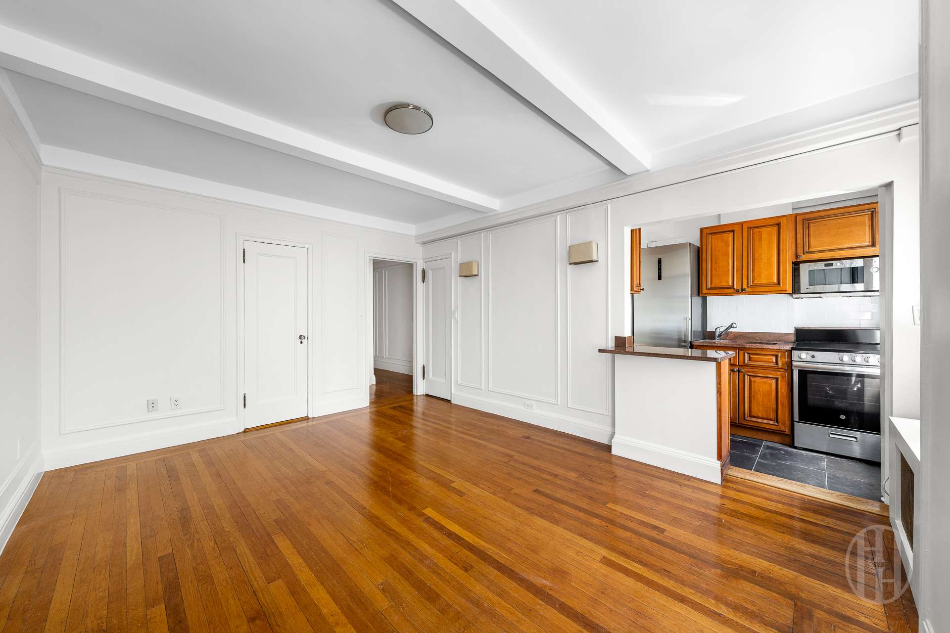 325 West 45th Street 401 Clinton New York NY 10036