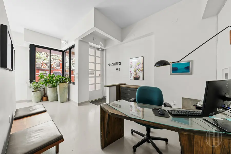 367 W 49th St #TH 1D, New York, NY 10023