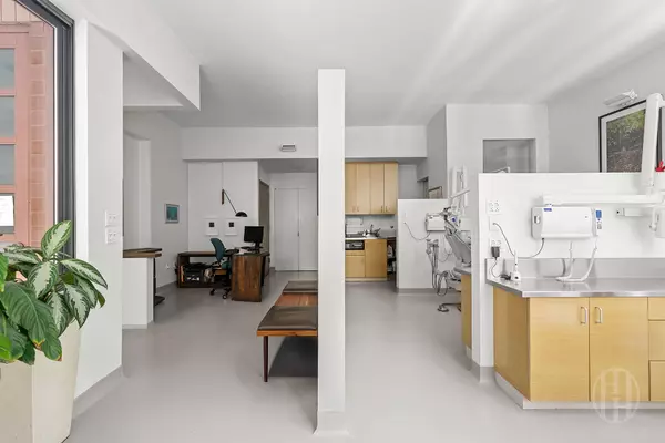 New York, NY 10023,367 W 49th St #TH 1D