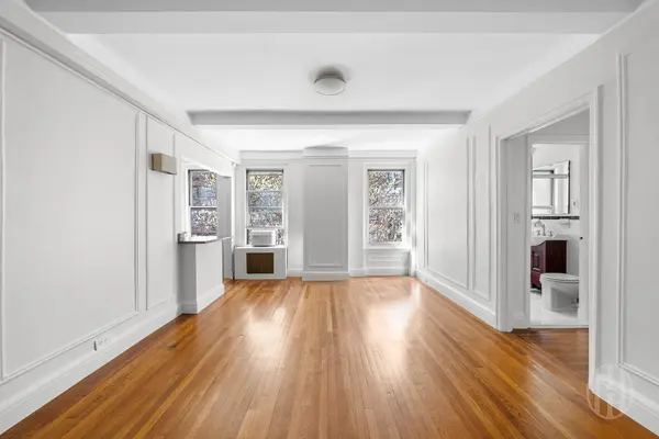 325 W 45th St #401, New York, NY 10036