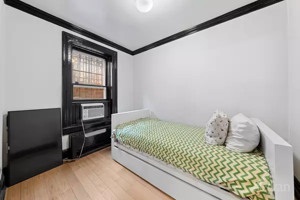New York, NY 10011,17 W 10th St #1N