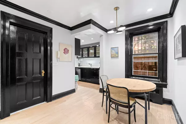 New York, NY 10011,17 W 10th St #1N