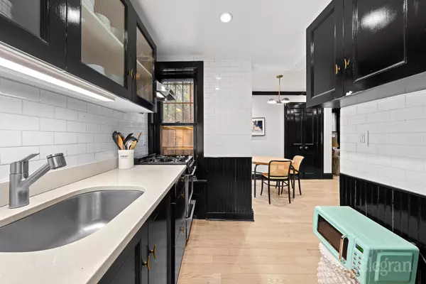 New York, NY 10011,17 W 10th St #1N