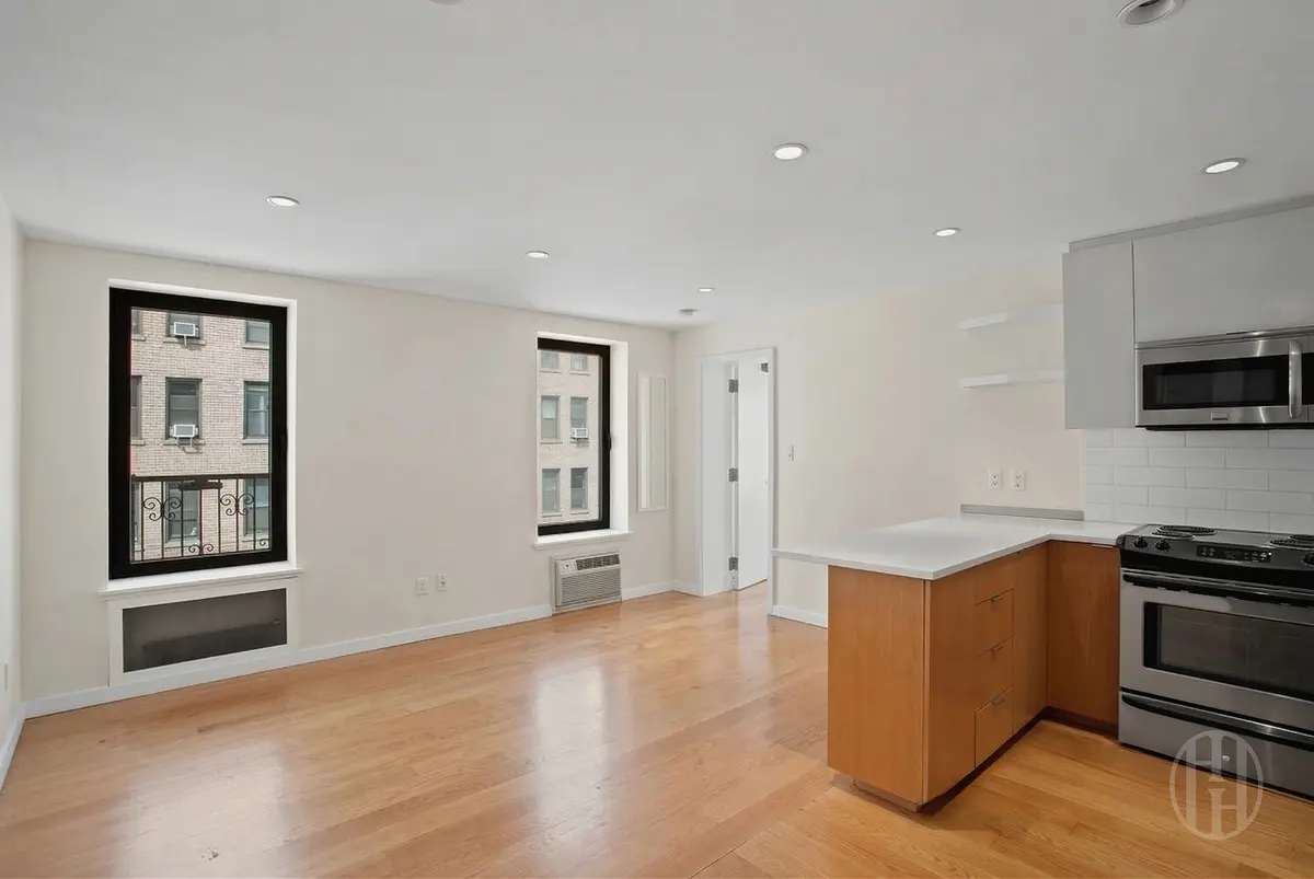 200 E 35th St #4, New York, NY 10016
