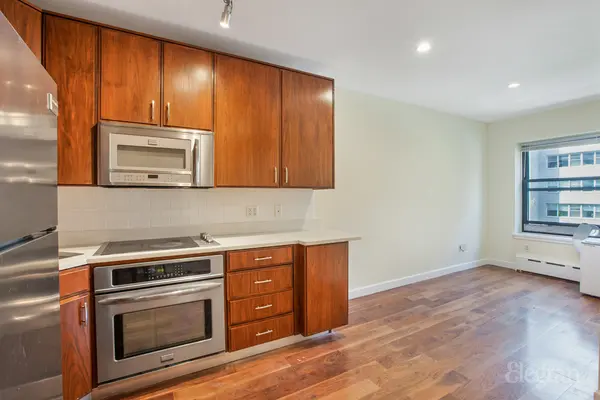 513 3rd Ave, New York, NY 10016