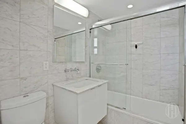 200 E 35th St #4, New York, NY 10016