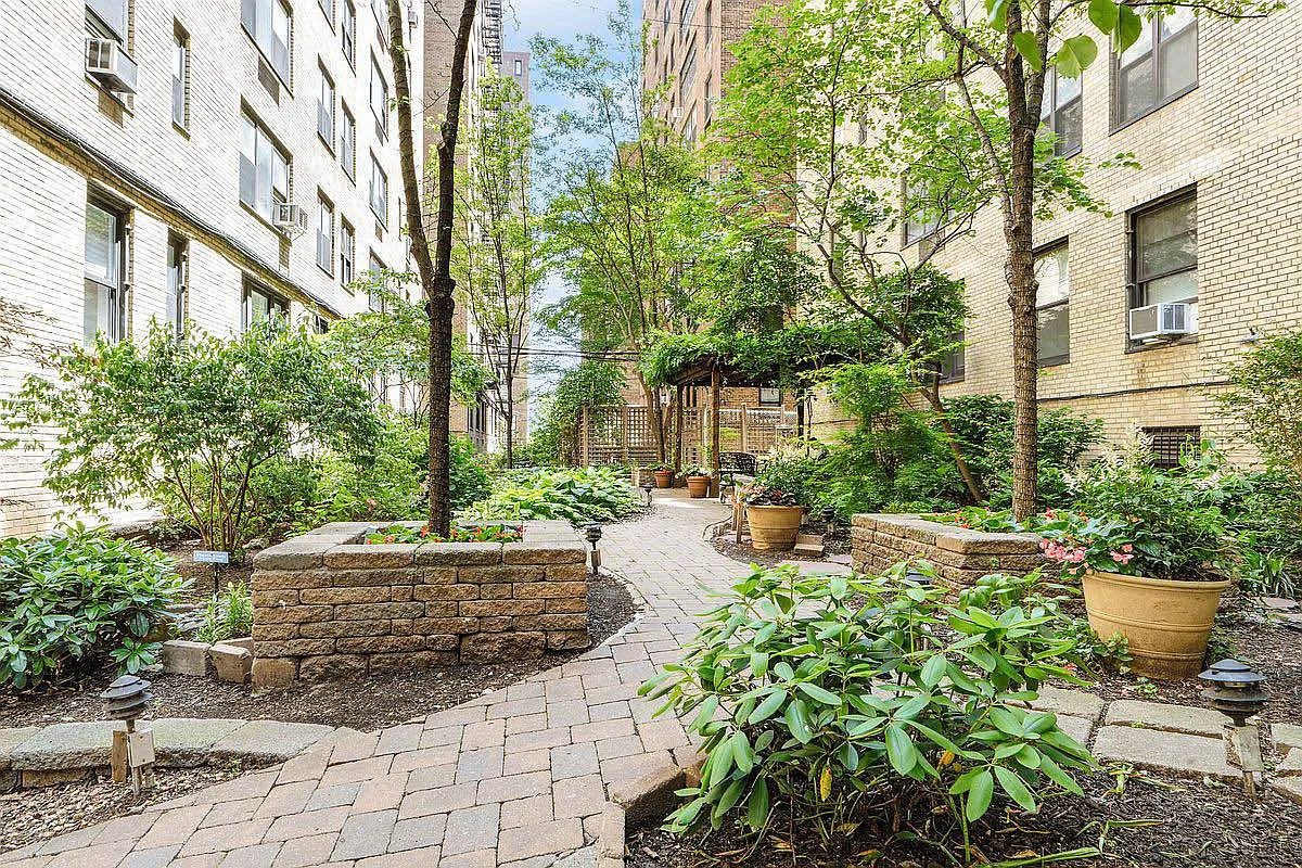 400 East 52nd Street Beekman Place New York NY 10022