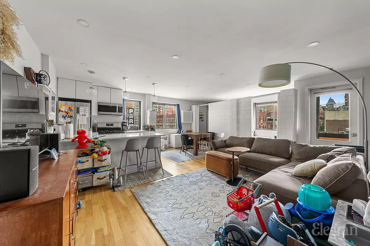 New York, NY 10011-5105,85 8th Ave #5L