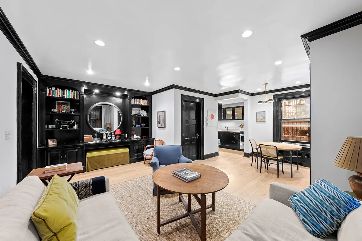 17 W 10th St #1N, New York, NY 10011-8746