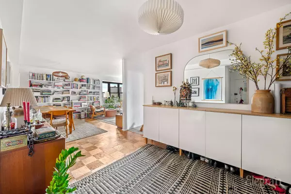 New York, NY 10002-2010,212 E Broadway #G1205