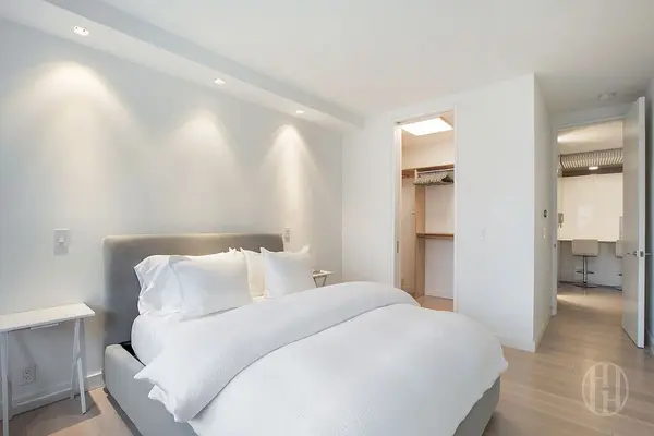 60 E 8th St #6C, New York, NY 10003-6501