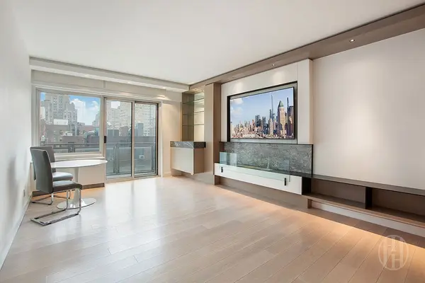 60 E 8th St #6C, New York, NY 10003-6501