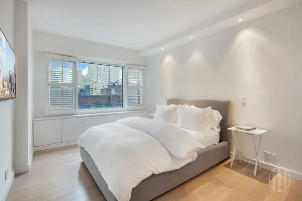 60 E 8th St #6C, New York, NY 10003-6501