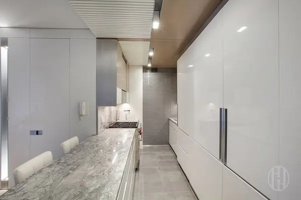 60 E 8th St #6C, New York, NY 10003-6501