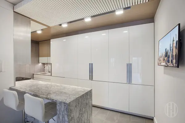60 E 8th St #6C, New York, NY 10003-6501