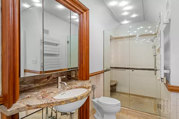 New York, NY 10028-7928,55 E End Ave #16MN