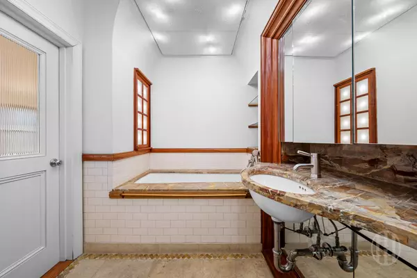 New York, NY 10028-7928,55 E End Ave #16MN