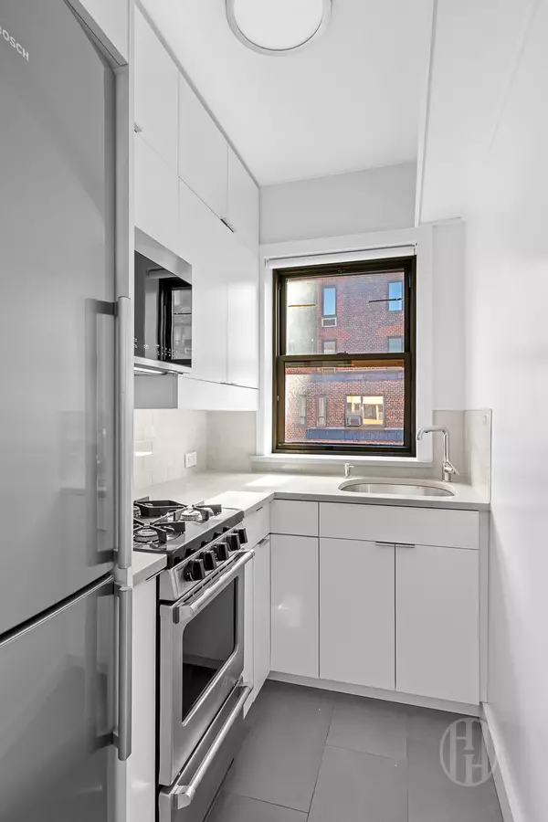 New York, NY 10028-7928,55 E End Ave #16MN