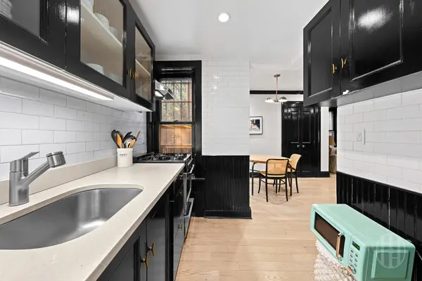 17 W 10th St #1N, New York, NY 10011-8746