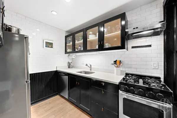17 W 10th St #1N, New York, NY 10011-8746