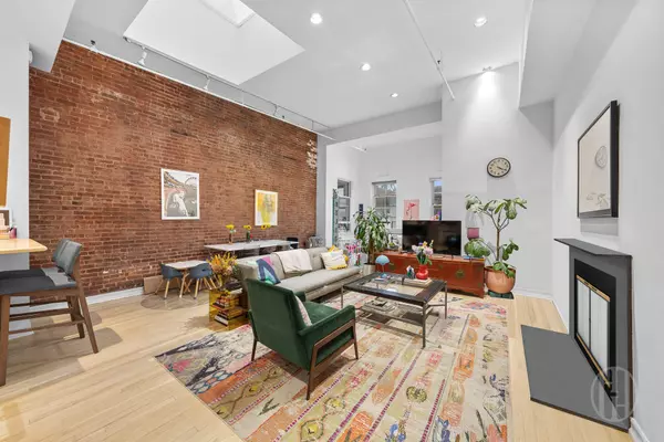 New York, NY 10012,426 W Broadway #6F