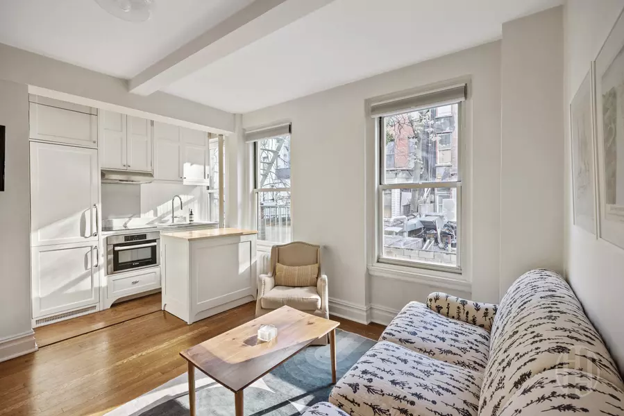 325 W 45th St #311, New York, NY 10036