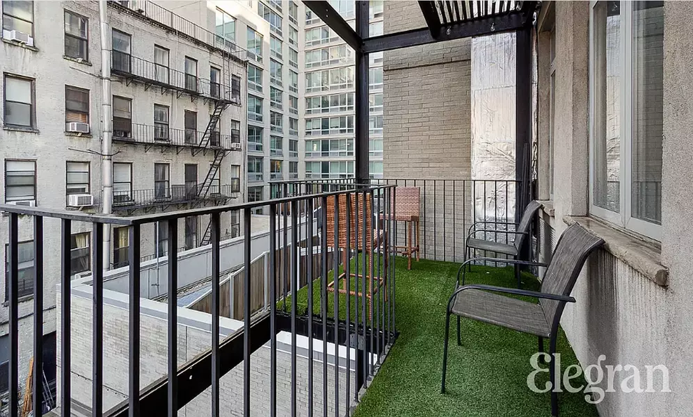 446 W 38th St #Floor 4, New York, NY 10018