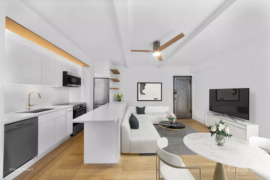 325 W 45th St #520, New York, NY 10036-0046