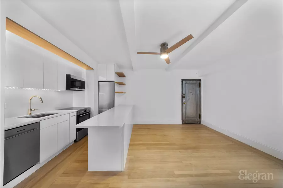 325 W 45th St #520, New York, NY 10036-0046