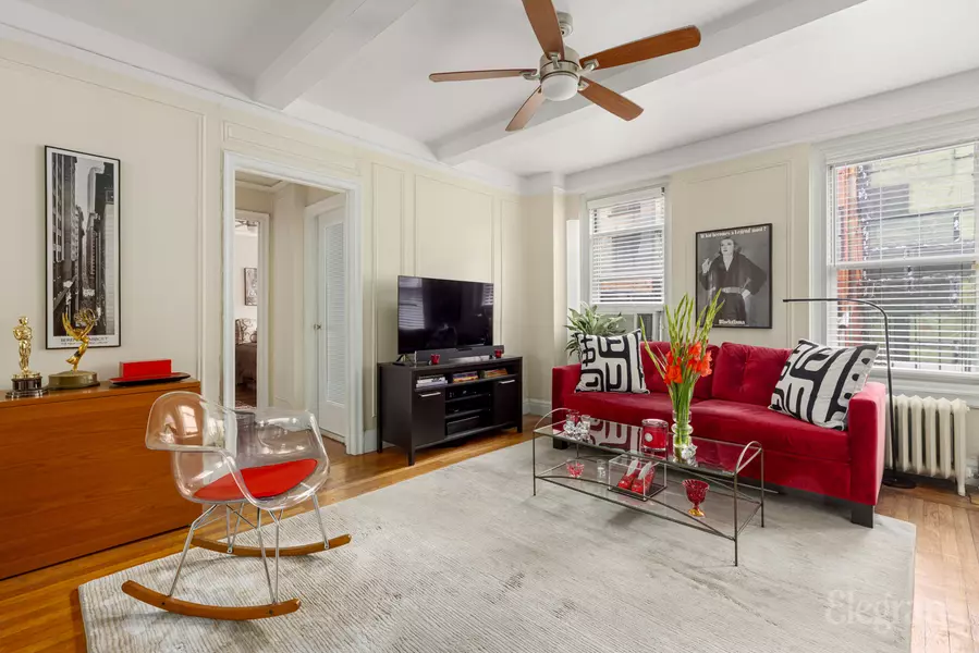 325 W 45th St #319, New York, NY 10036