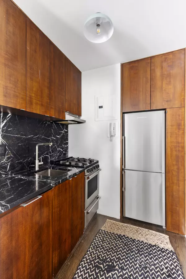 New York, NY 10003,60 E 9th St #614