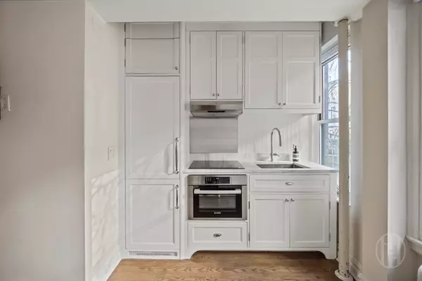 New York, NY 10036,325 W 45th St #311