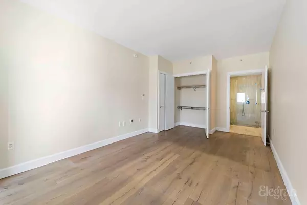 Long Island City, NY 11101,25-21 43rd Ave #701